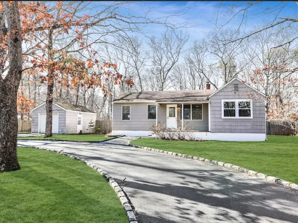 34 Swezeytown Rd S, Middle Island, NY 11953