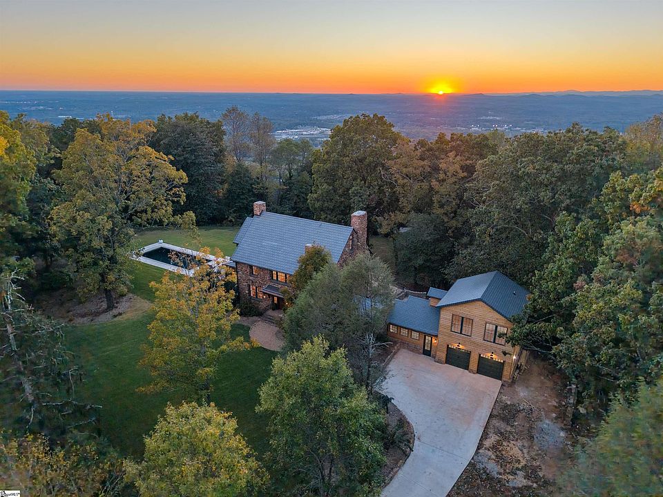 1st image of 220 Lake Circle Dr