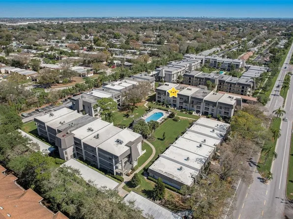 8703 Bardmoor Blvd APT 305, Seminole, FL 33777