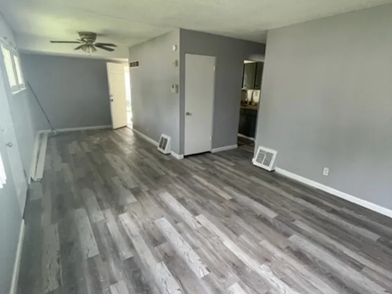 152 Perthshire Rd — Photo 6