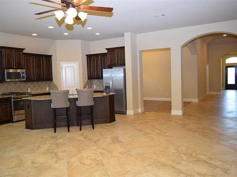 2911 Naples Park Ln — Photo 11