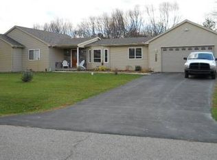 4411 Lancashire Ln, Milford, MI 48380