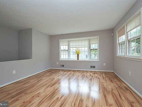 3rd image of 12826 Greenhall Dr