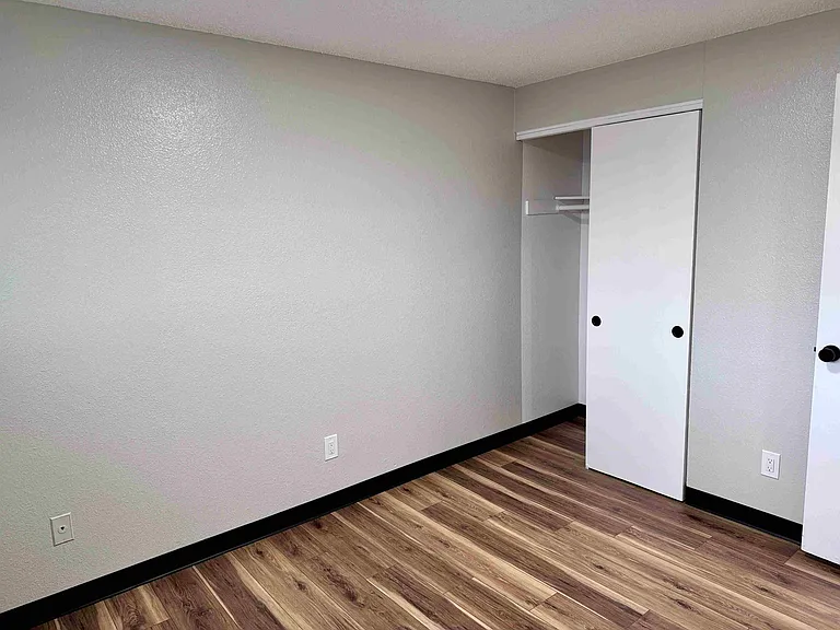 1201 Leonard St #10 — Photo 6