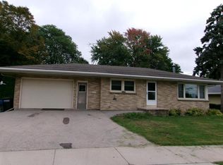 30 Bowen St, Oshkosh, WI 54901