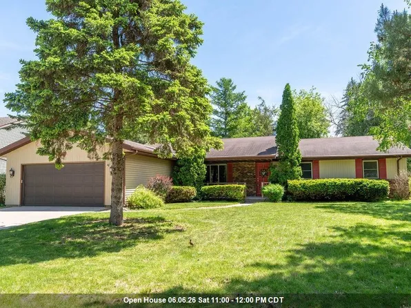 1032 Pilgrim Rd, Neenah, WI 54956