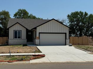 3554 E Forest Park Ct, Derby, KS 67037