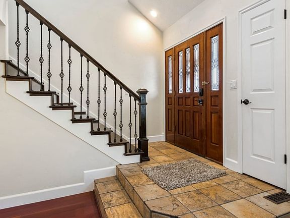 5th image of 380 E Bridlewalk Ln
