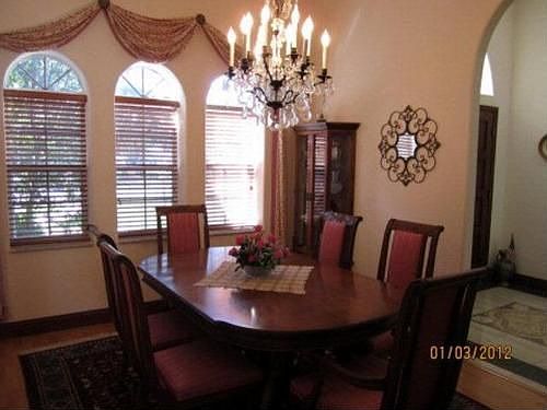 3rd image of 2 Woodshaw Ln