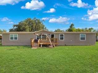 955 County Road 6753, Devine, TX 78016
