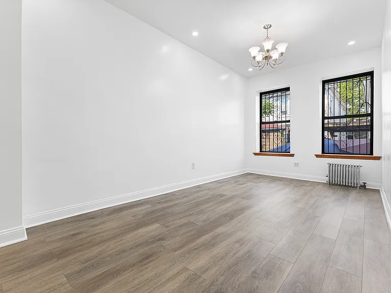 84 E 55th St #1R — Photo 3