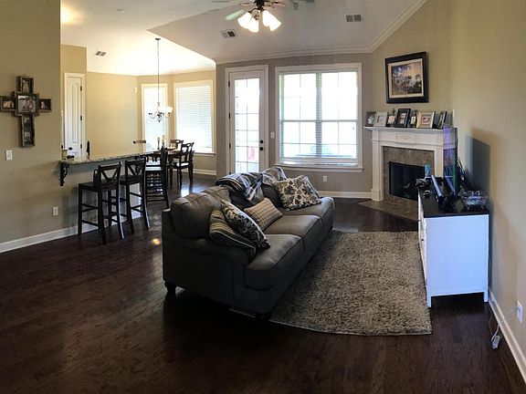 2nd image of 10425 Parker Dr