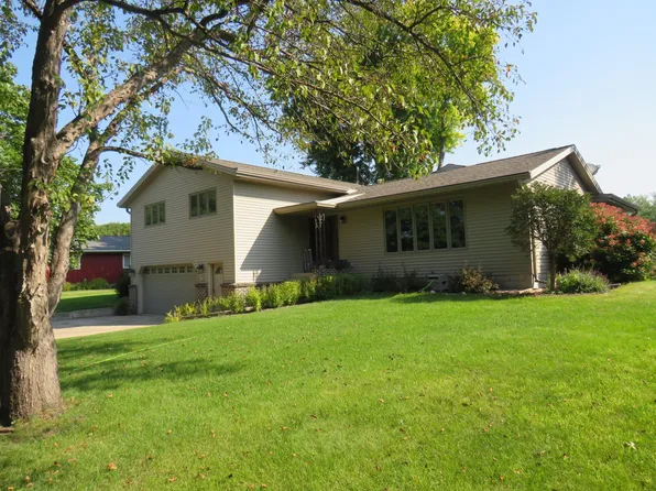 903 10th St S, Benson, MN 56215