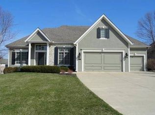 10104 N Chestnut Ct, Kansas City, MO 64155