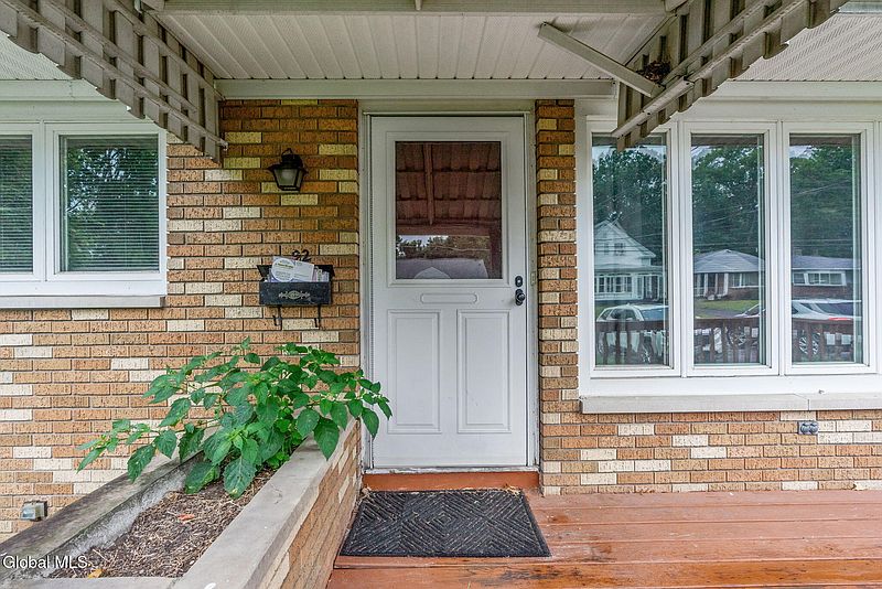 4th image of 92 Daytona Avenue