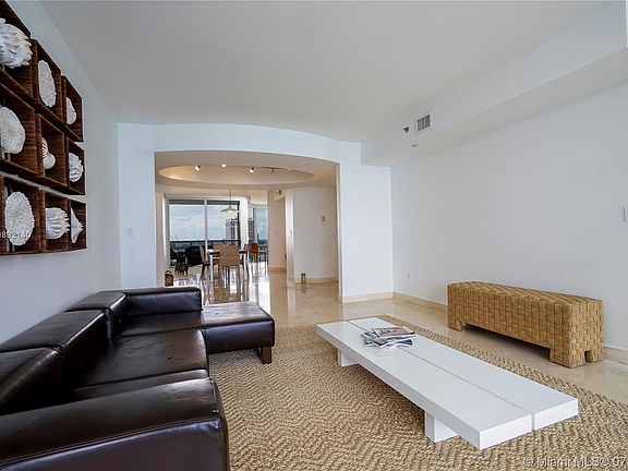 5th image of 19333 Collins Ave APT 1706