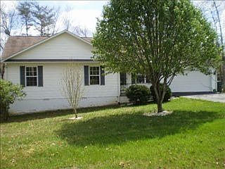 1st image of 190 Carriage Dr