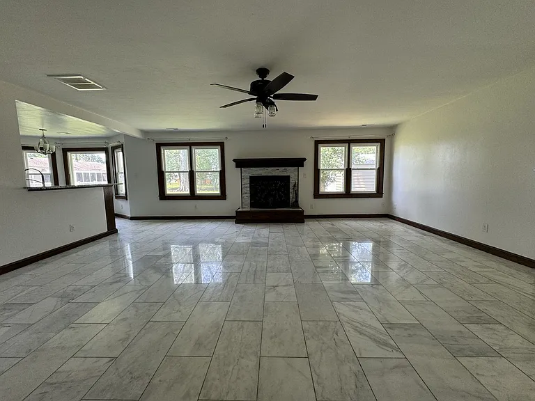 2112 Munden Point Rd — Photo 5