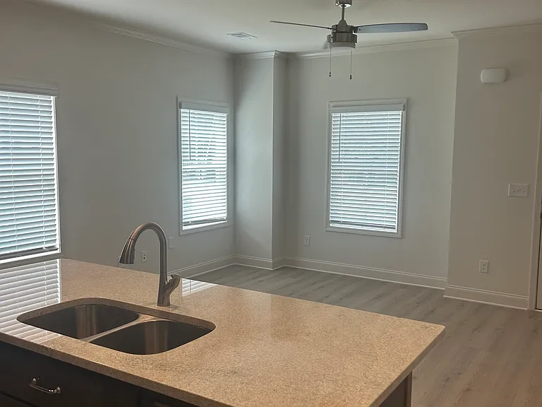 762 N Donahue Dr #1-6 — Photo 4