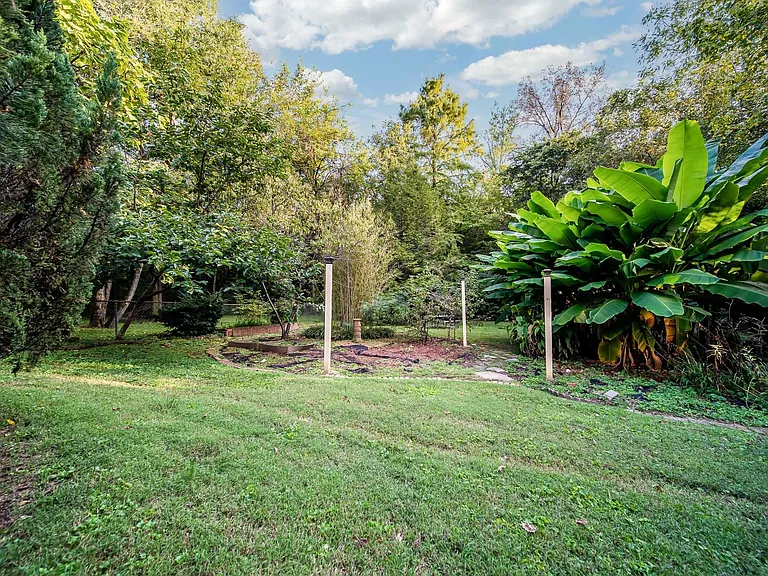 1315 Saturn Dr — Photo 36