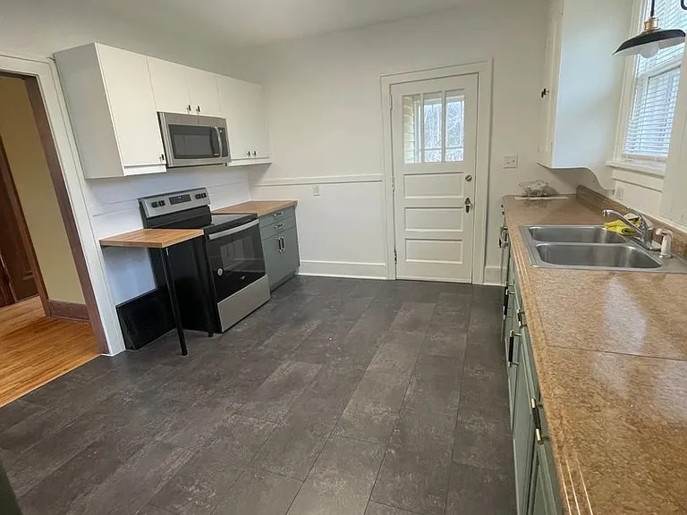 2852 Waters Rd — Photo 4