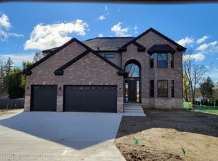 611 Vanderpool Dr, Troy, MI