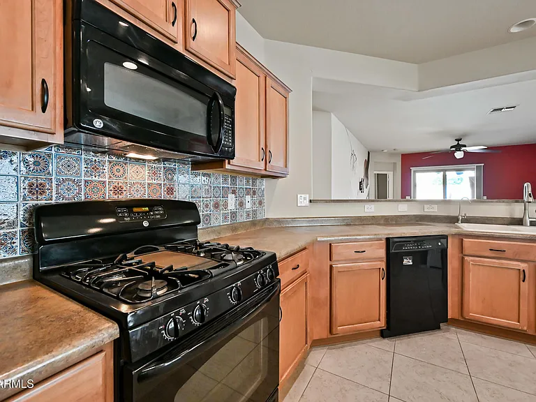 26182 W Tonto Ln — Photo 10