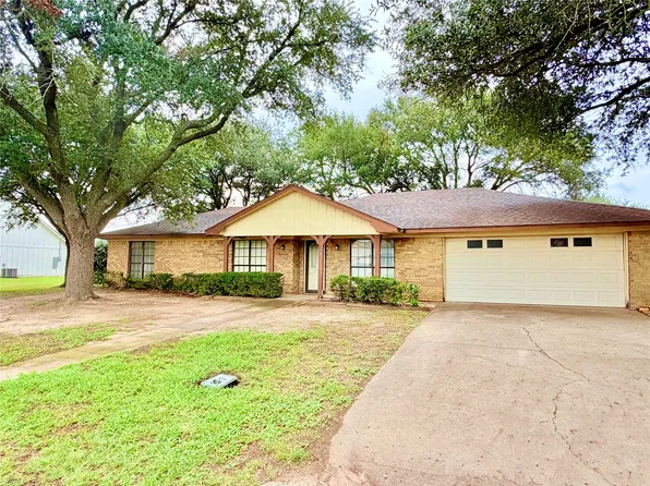 207 Nashua St, Groesbeck, TX 76642
