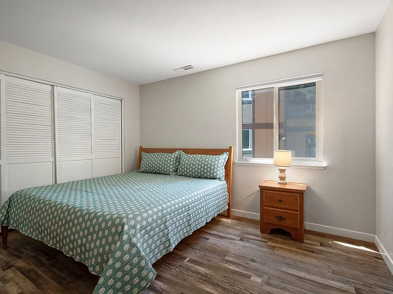 100 Lake Village Dr — Photo 5