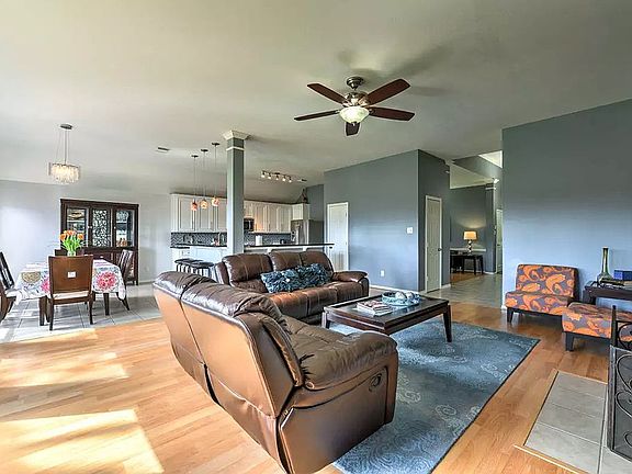 5th image of 2818 Creek Bend Dr