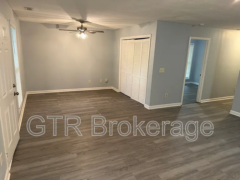 1145 Booker Ave SW — Photo 2
