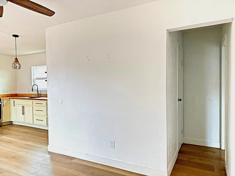 577 Florence St — Photo 20
