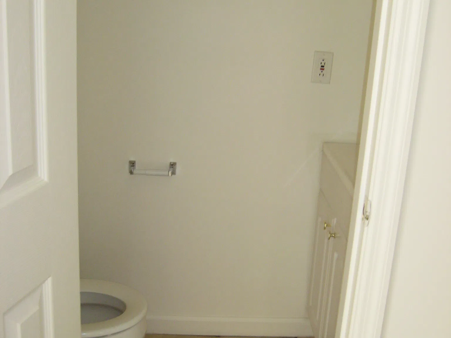 2 bed, 1.5 bath, 1023 sqft, $1,025 — Photo 3