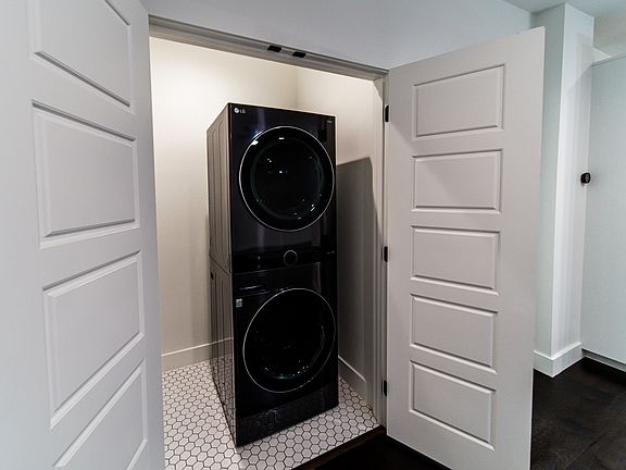 2nd image of 210 Tomlinson St #2