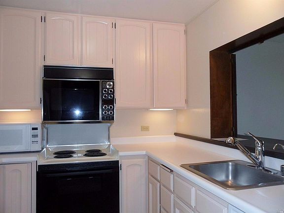 2nd image of 915 Via Casitas