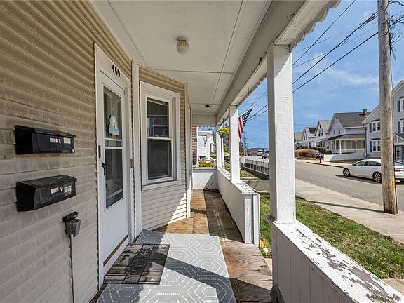 4th image of 469 Winter St