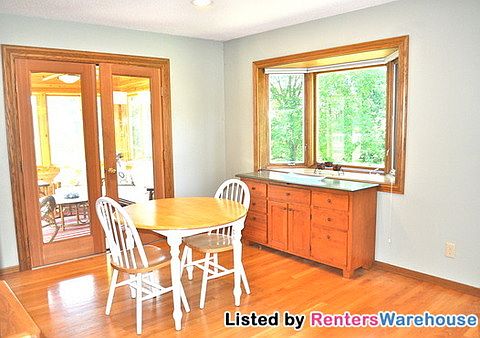 3rd image of 704 Meadow View Dr