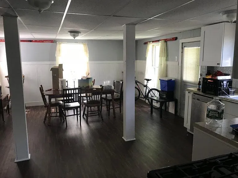 6 bed, 2700 sqft, $4,200 — Photo 4