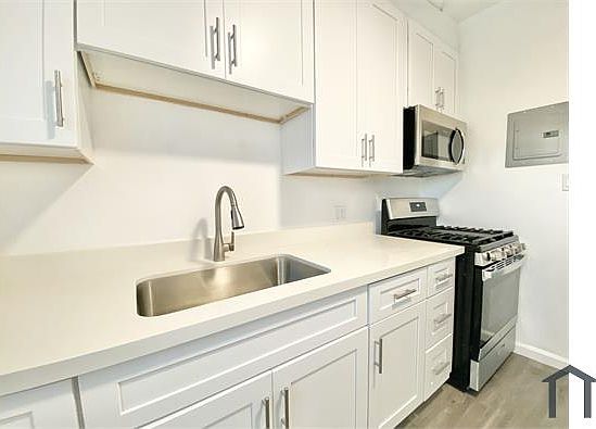 4th image of 2627 Brighton Ave APT 2