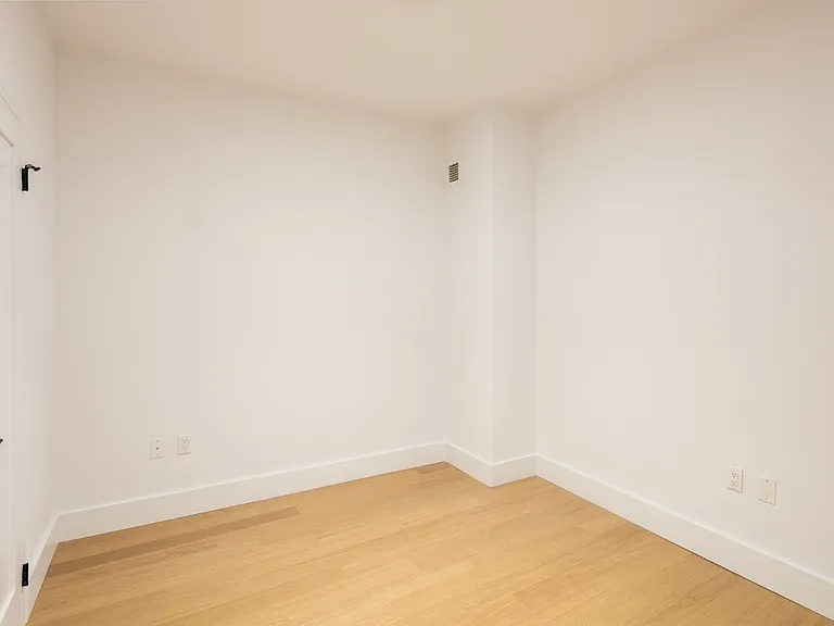 63 Wall St #1019 — Photo 4
