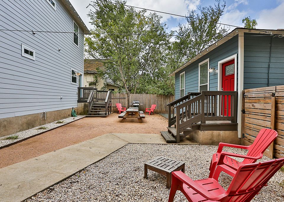 This house on the left, Unit B on the right. Unit B tenant walks past Unit A to get home, but has their own fenced backyard.