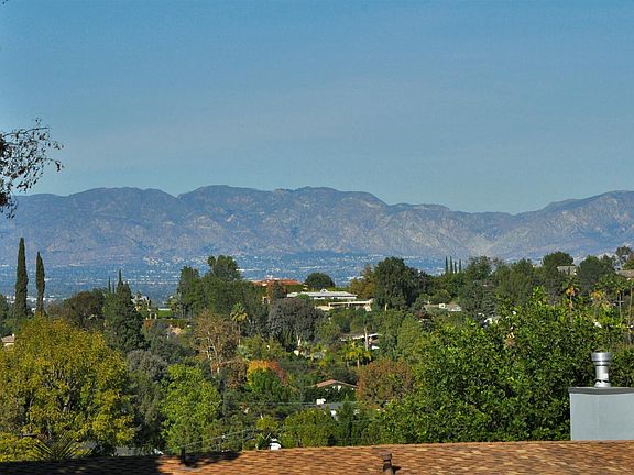 3rd image of 16371 Mandalay Dr
