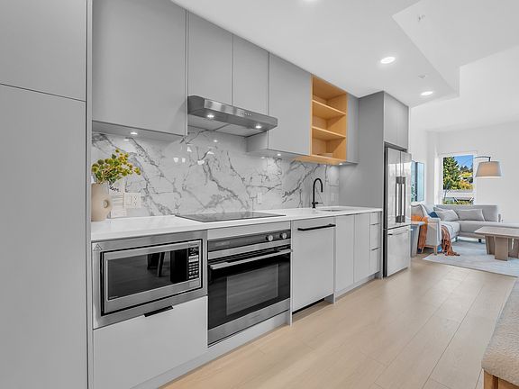 4th image of 422 E 3rd St #510