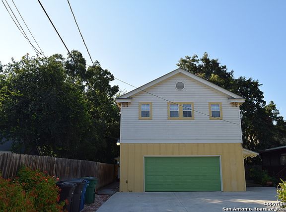 3rd image of 310 Stieren St APT 2