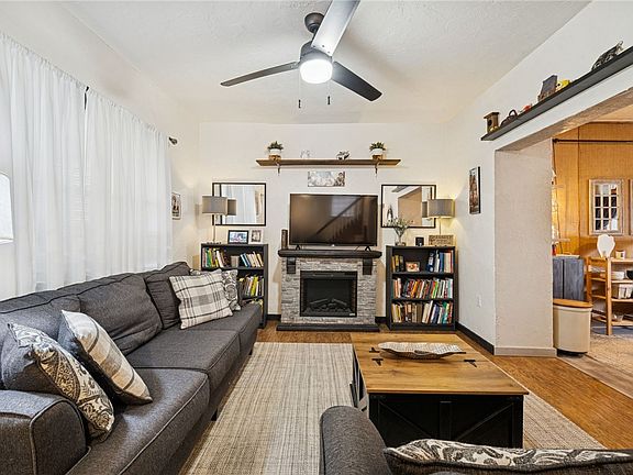 4th image of 1523 Victoria Ave