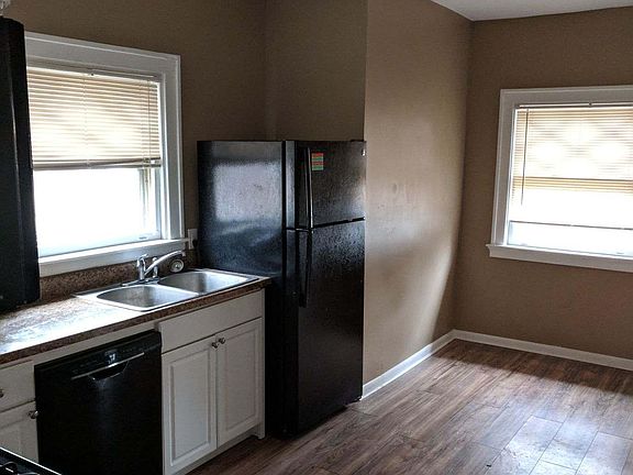 5th image of 3968 Glencross Ave