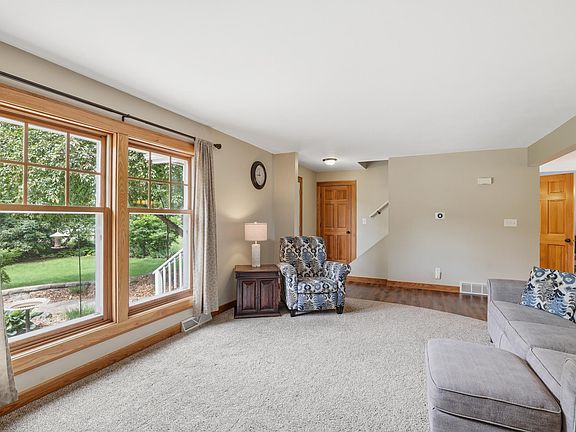 4th image of 67 W Wood Ridge Dr