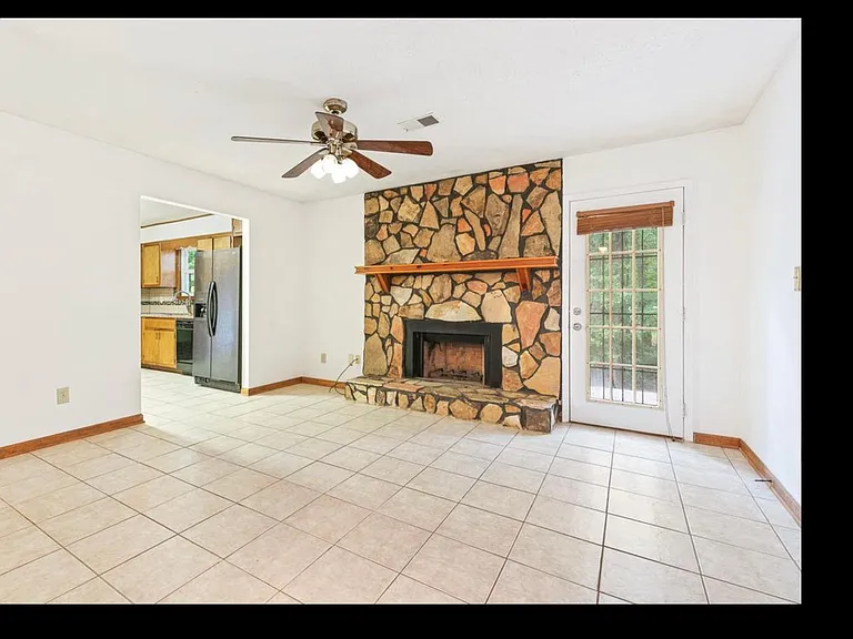2795 Fox Hall Ln N — Photo 10