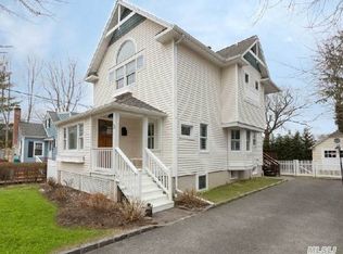 22 Trainer Ct, Huntington, NY 11743
