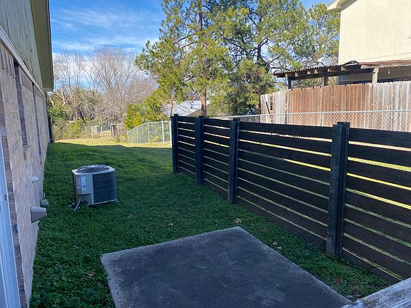 4th image of 126 Linda Ln